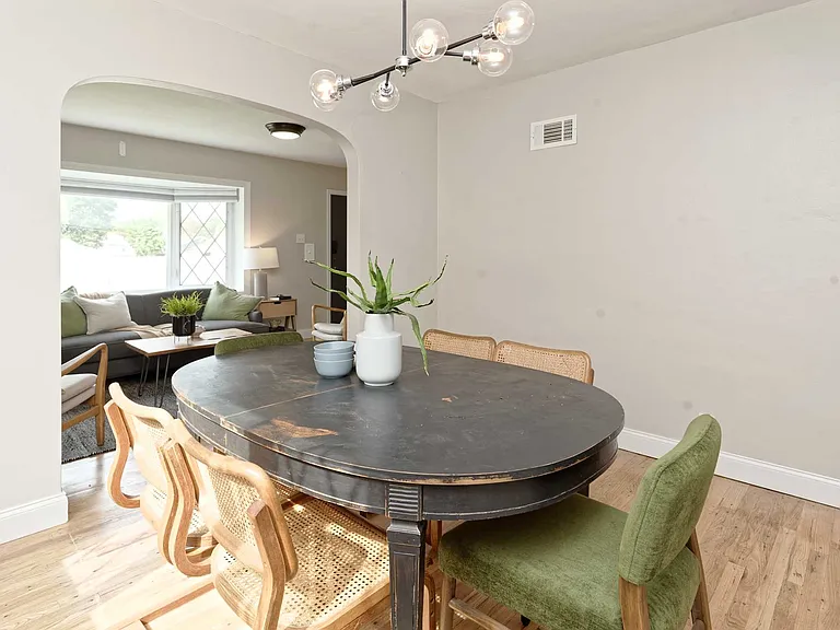 3554 Jamieson Ave — Photo 8