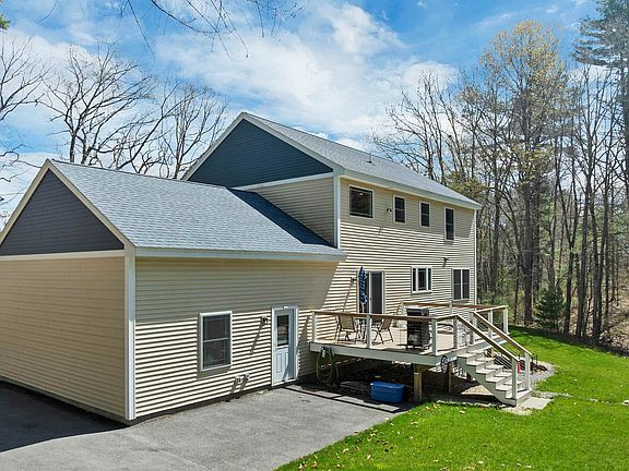4th image of 40 Mary Ann Avenue