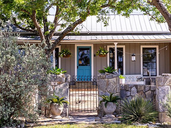 2nd image of 684 Stoneleigh Rd