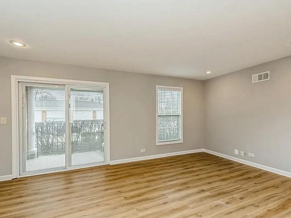 3rd image of 560 Shorely Dr APT 104