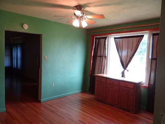 4th image of 2215 Hillsdale Dr