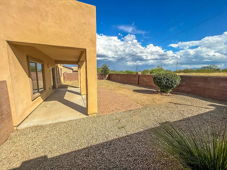 853 W Calle Barbitas — Photo 36