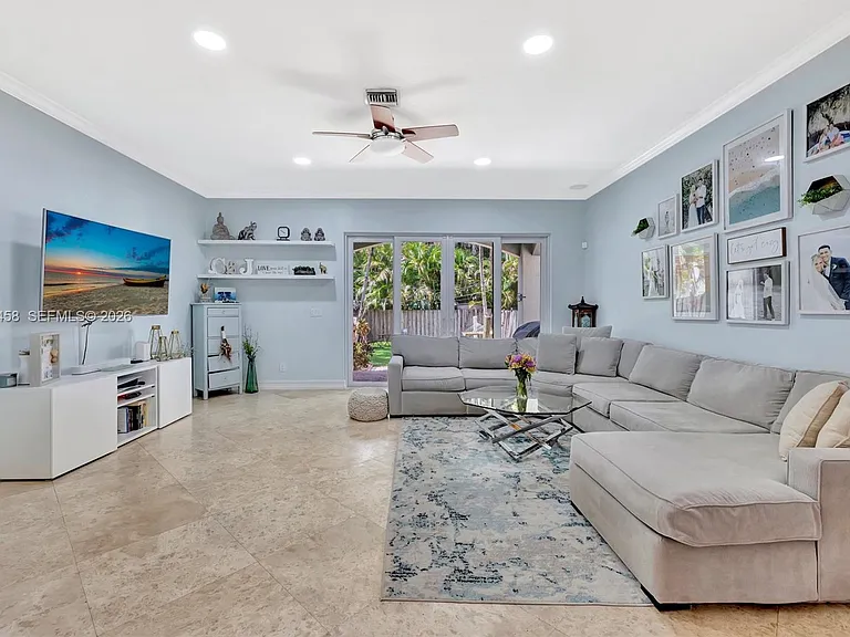 853 SW 11th Ct — Photo 9