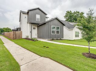 821 E Powell Ave, Fort Worth, TX 76104