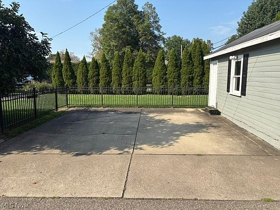 4th image of 925 4th St NW