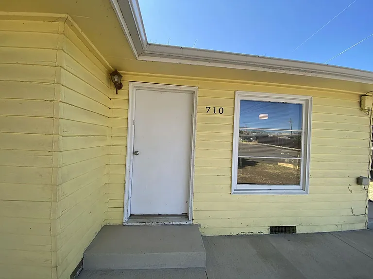 710 W Broccoli St — Photo 27