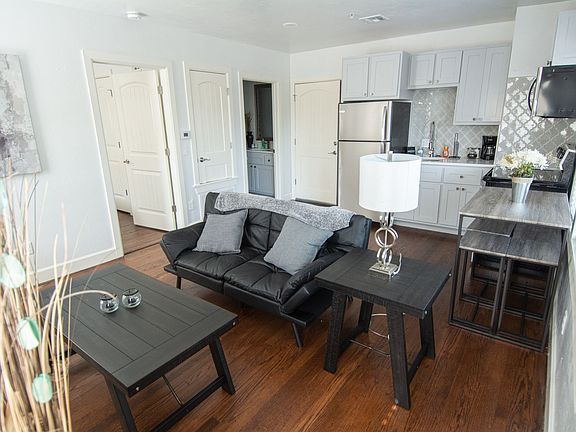 5th image of 900 NW 13th St APT 206