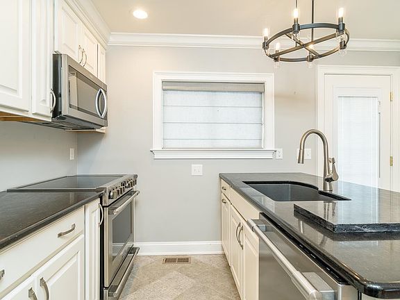 4th image of 450 Hartman Dr