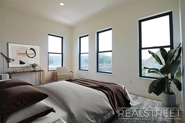 Rented by Real Street Inc | media 4