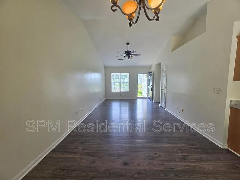 1798 Liz Ln NE — Photo 4