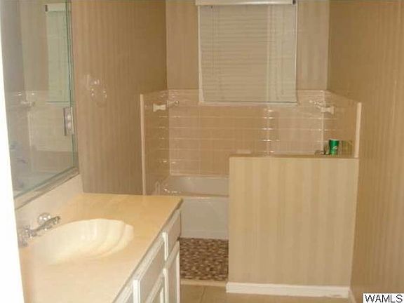 3rd image of 1026 Indian Hills Dr