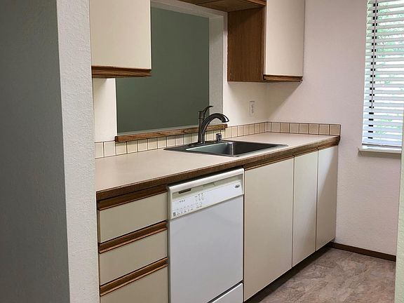 5th image of 218 NE Dogwood St APT A204