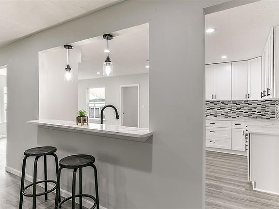 5th image of 129 E 2nd Street