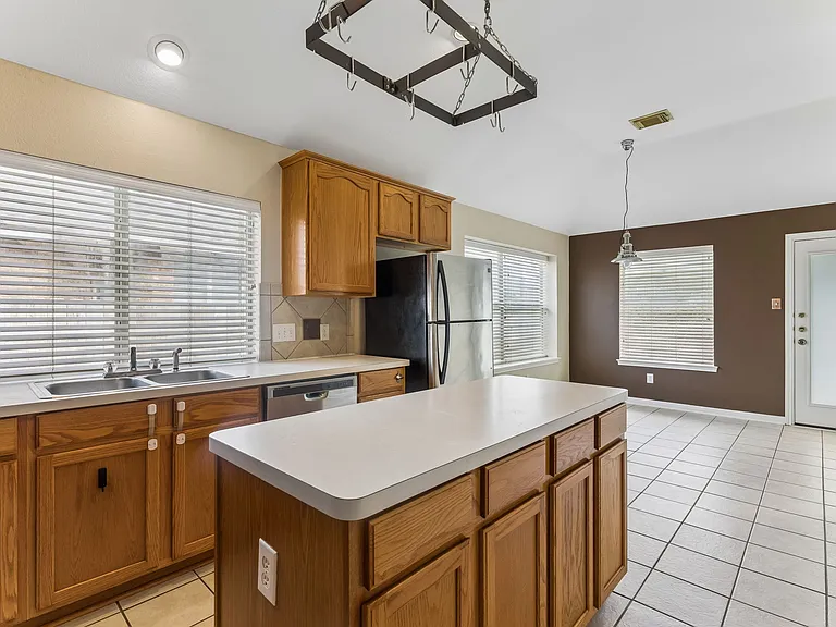7206 W Magic Mountain Ln — Photo 12