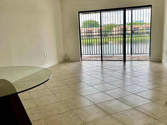 2nd image of 530 W Park Dr APT 204