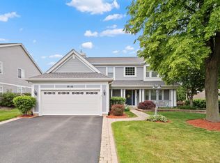 916 Concord Cir, Mundelein, IL 60060