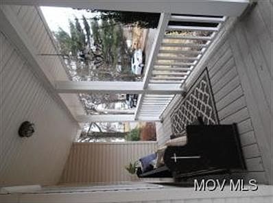 4th image of 200 Ingleside Ave
