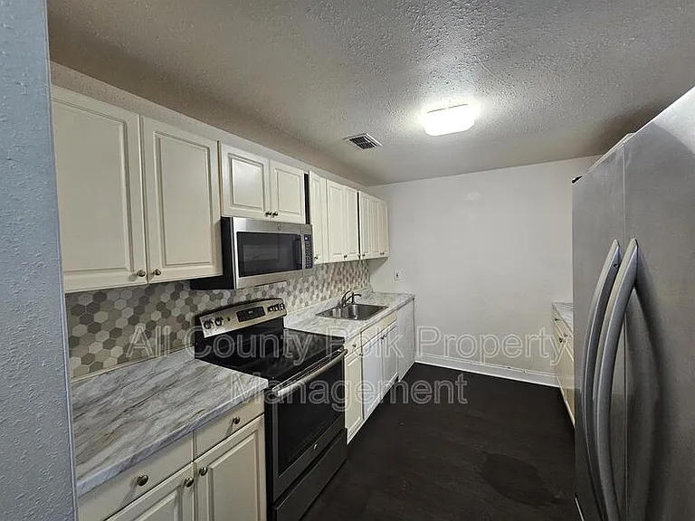 1734 35th St NW — Photo 8