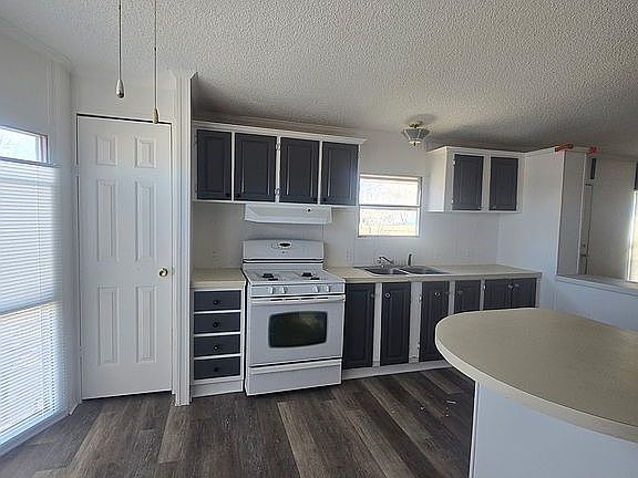 3rd image of 1115 S Main St