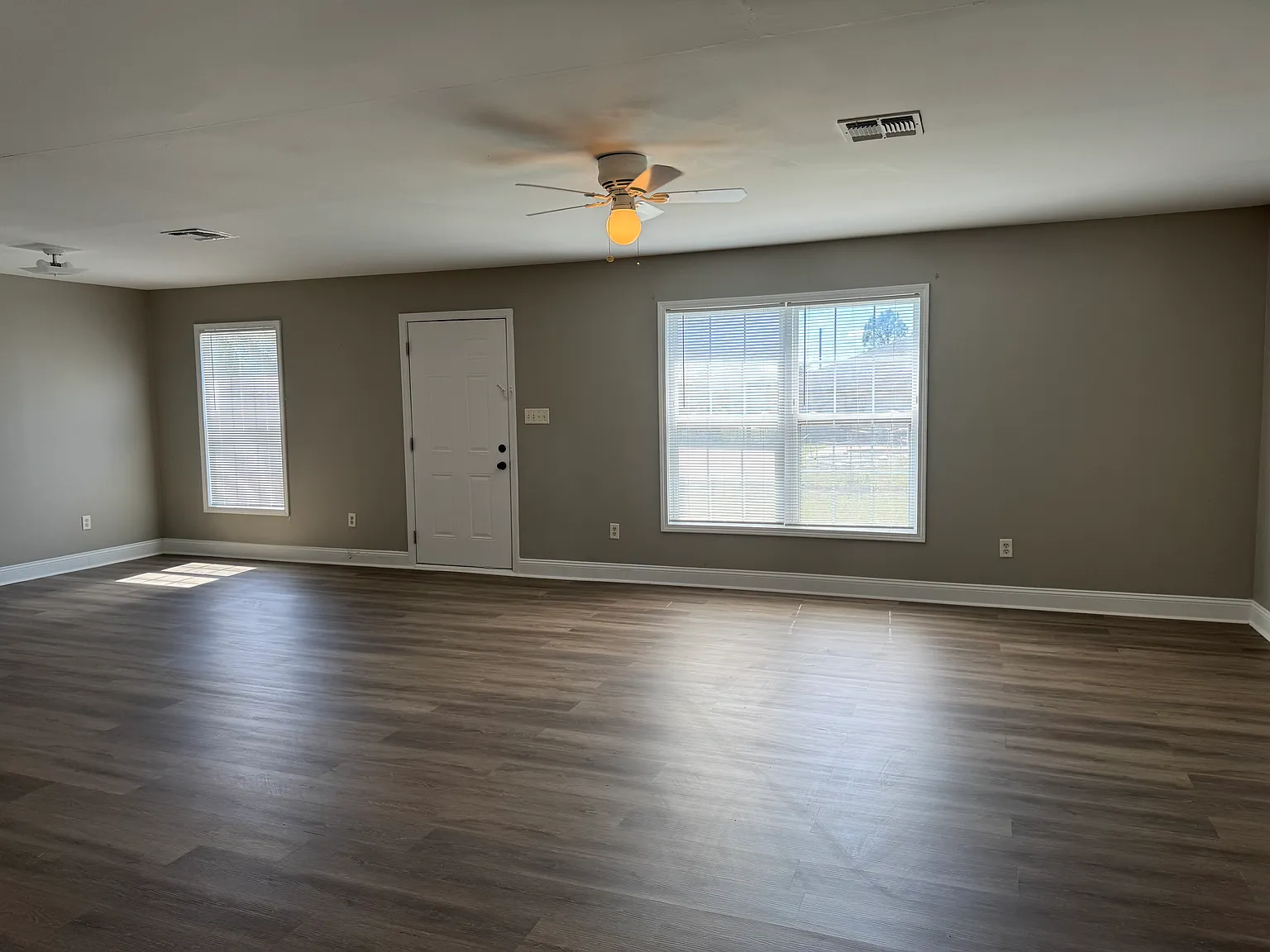 3 bed, 1369 sqft, $1,550 — Photo 3