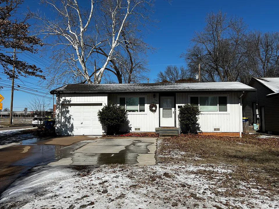 124 W Hartman Ave