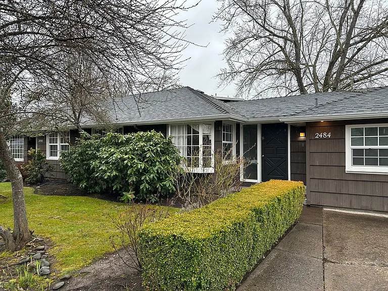 2484 Alder St — Photo 2