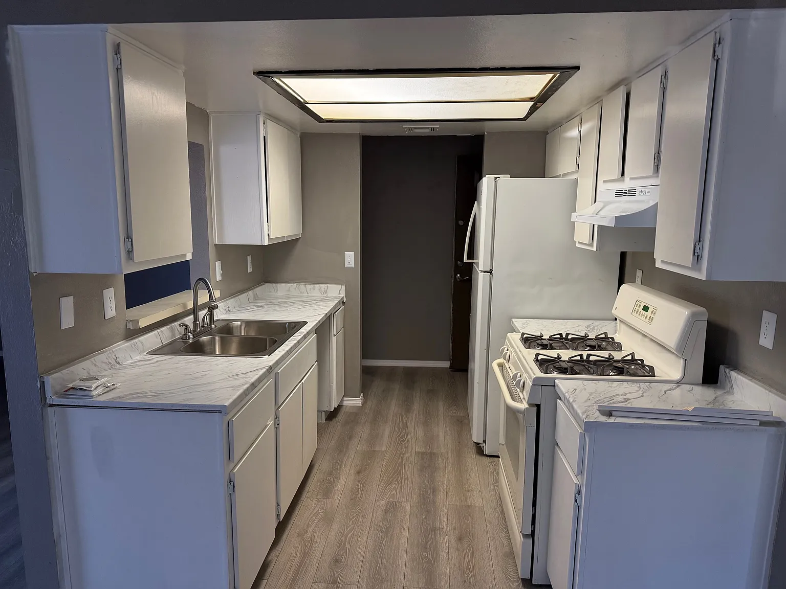 2 bed, 1000 sqft, $1,150 — Photo 2