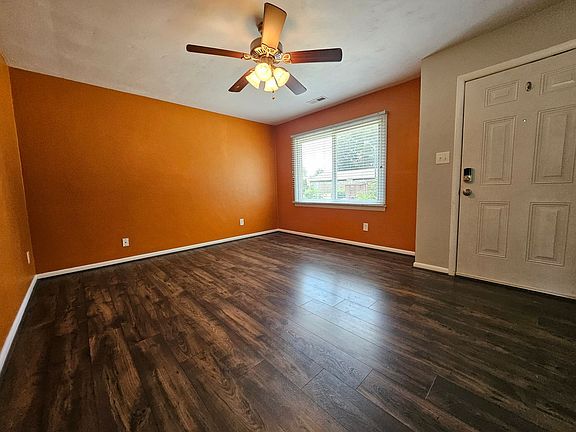 4th image of 3413 Newport Dr
