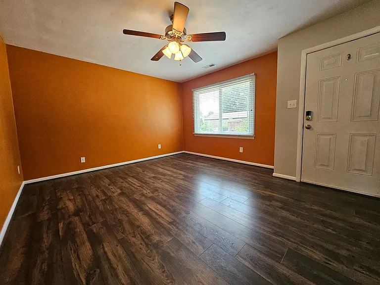 3413 Newport Dr — Photo 4