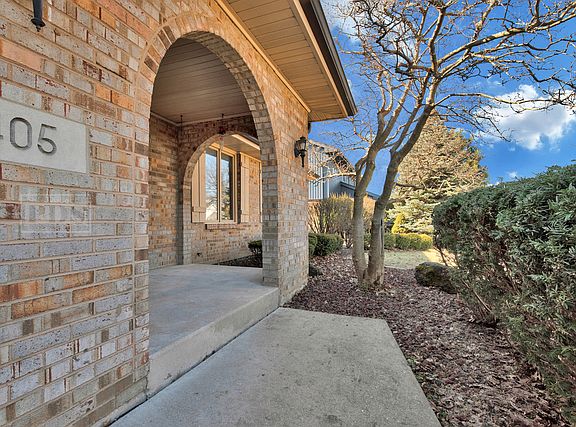 3rd image of 405 Kingswood Ct