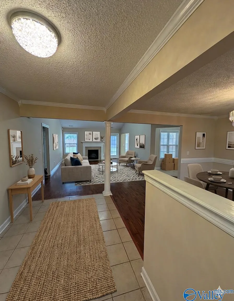 3 bed, 2.0 bath, 2022 sqft, $2,000 — Photo 4