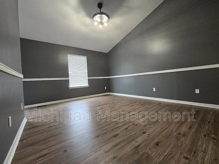 684 Glenlivet St — Photo 26