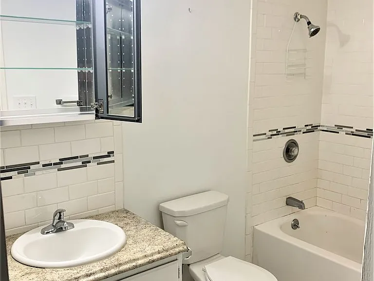Hill Town Apartments — Photo 30