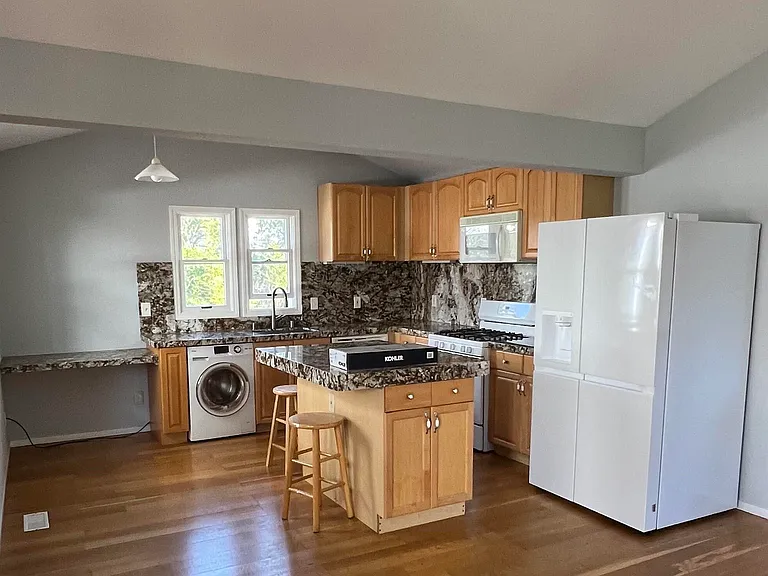 2438 Martin Luther King Jr Way — Photo 2