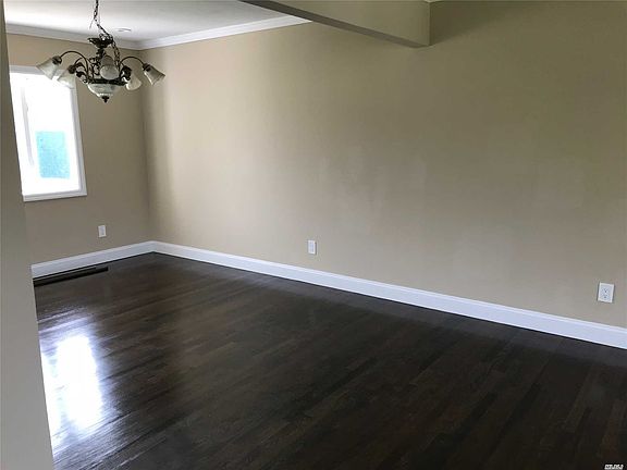 4th image of 19 Brookwood Dr