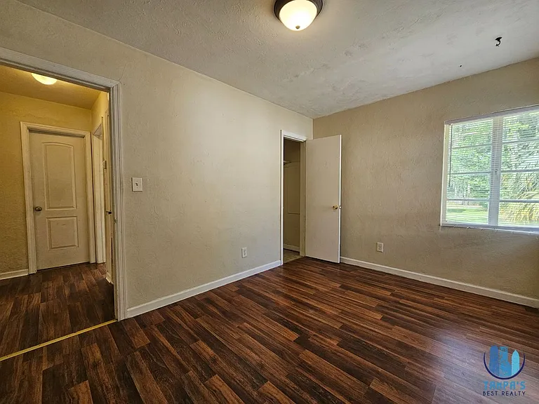 1516 Holly Rd — Photo 11