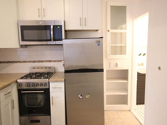 2nd image of 143 Metropolitan Ave APT 1R