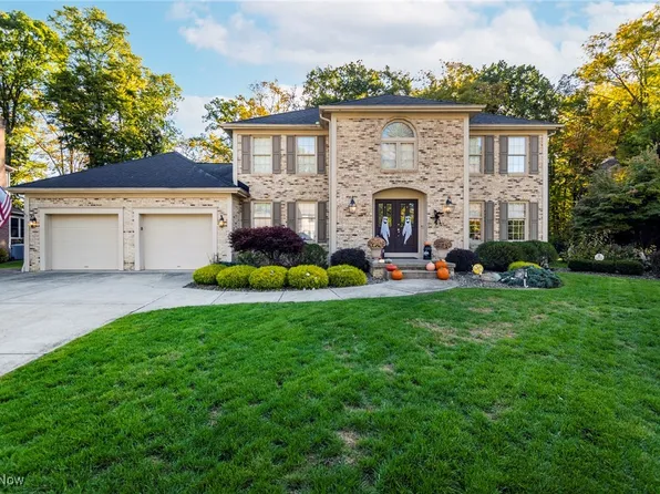 3637 Hummingbird Hill Dr, Poland, OH 44514