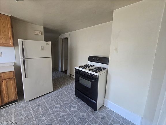 3rd image of 531 Miller St