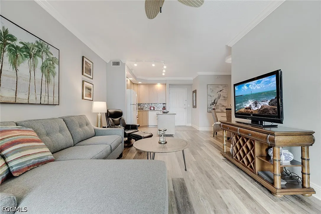 1 bed, 1.5 bath, 685 sqft, $3,300 — Photo 3