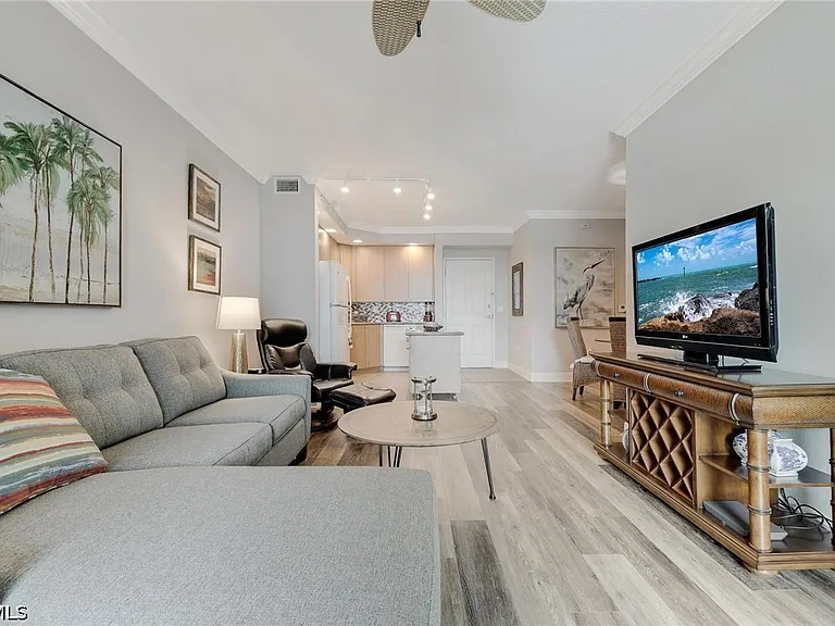2825 Palm Beach Blvd #210 — Photo 3