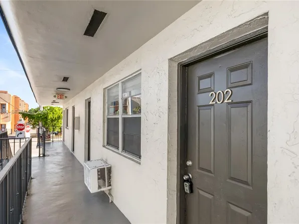 345 W 68th St #202, Hialeah, FL 33014