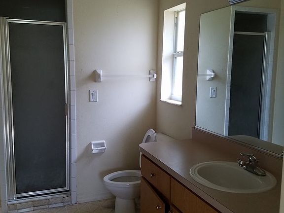 5th image of 144 Pecan Dr