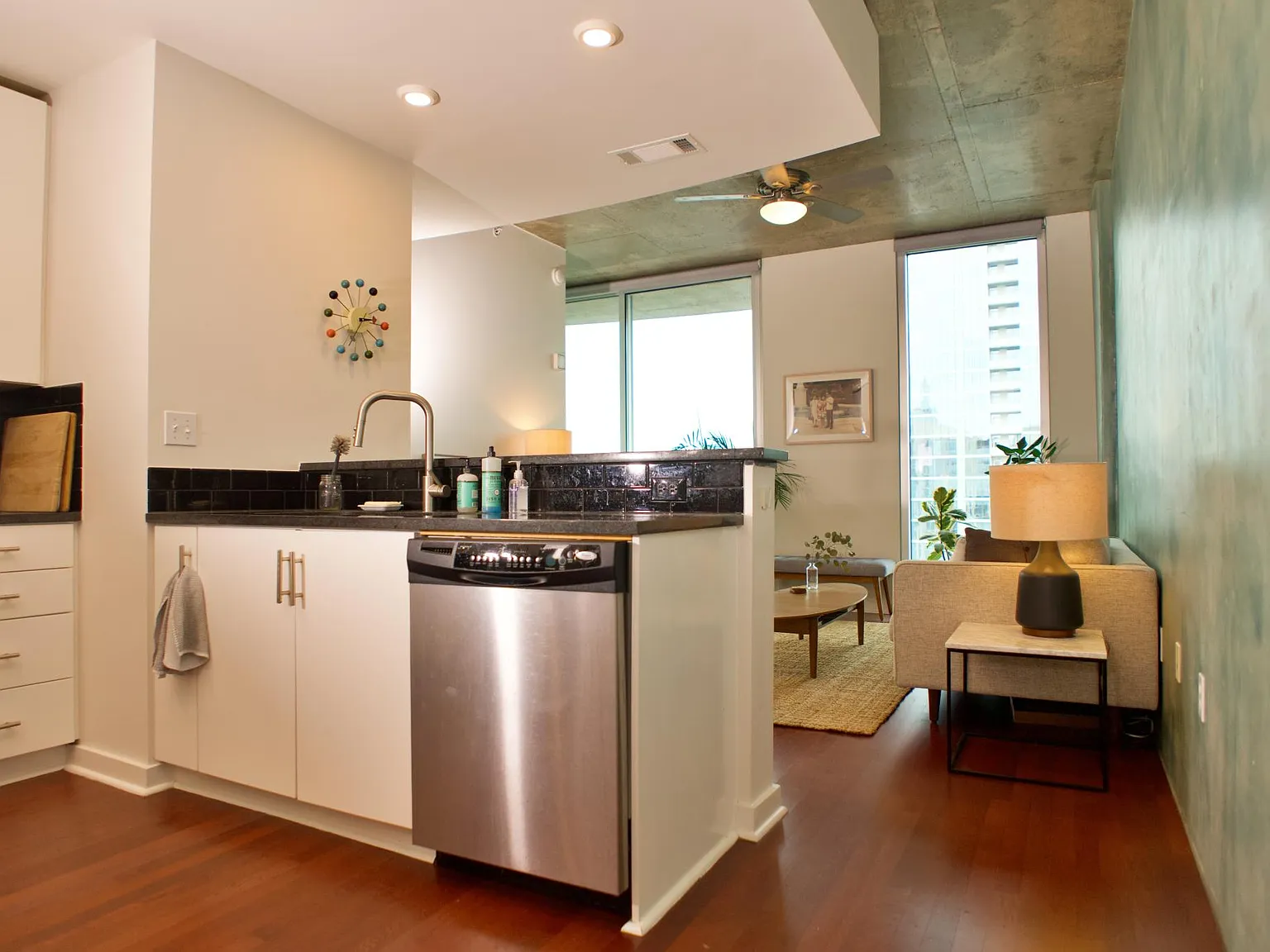 1 bed, 732 sqft, $2,750 — Photo 4