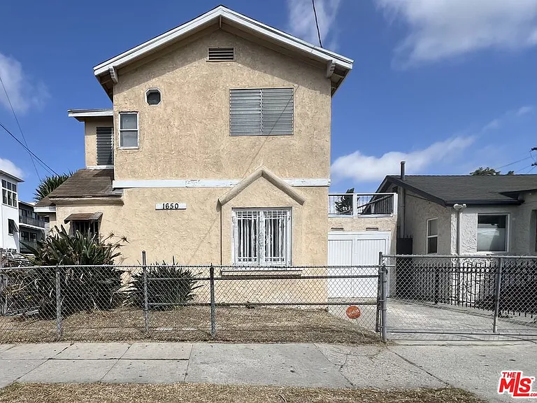 1650 S Rimpau Blvd — Photo 1