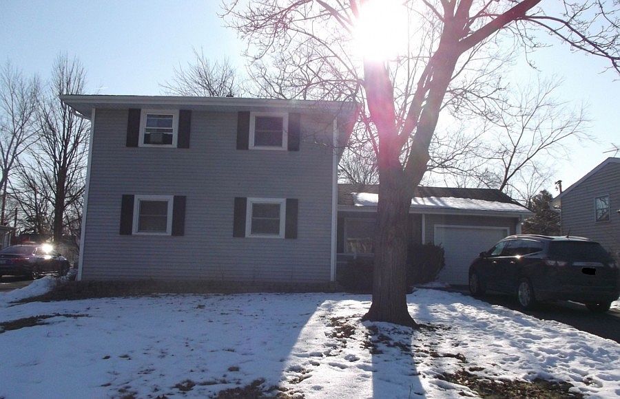 1st image of 382 Birchwood Dr