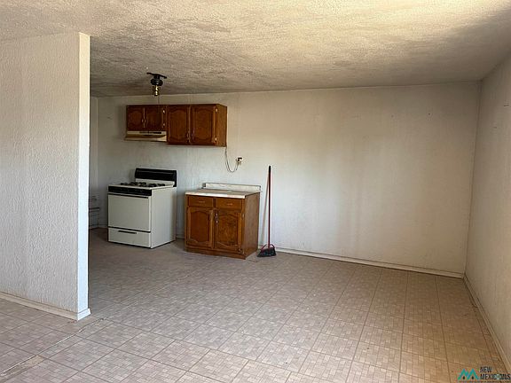 5th image of 721 S 12th St