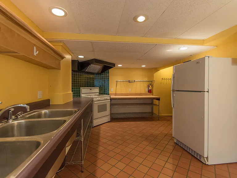 321 S Eastside Dr — Photo 15
