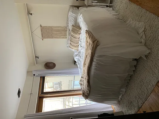 Rented by Chartwell Manhattan Realty | media 19