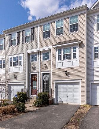 2nd image of 8244 Heritage Crossing Ct